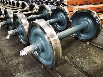 Set Roda Wagon Kereta Api Memenuhi AAR / EN / TB Roda Kereta Api Standar dan Axle Assembly
